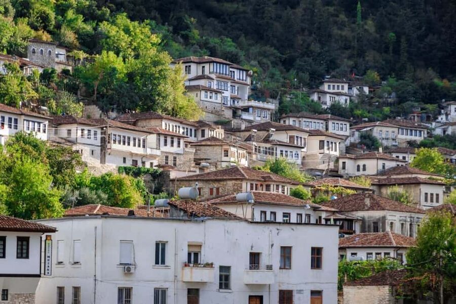 Berat Daily Tour in English,German,Italian,Spanish - Eating your way through Berat: snacks, restaurants, and Kasata
