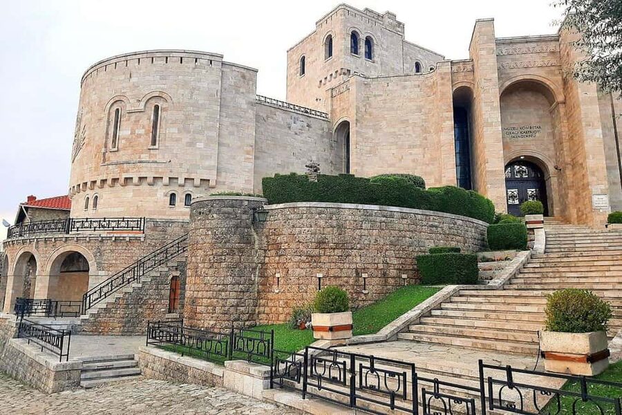 Bovilla Lake & Kruja Castle, Gamti Mnt Optn Hike by 4x4 SUV - Krujë Castle and Old Bazaar: Guided Inside Time Plus Lunch Freedom