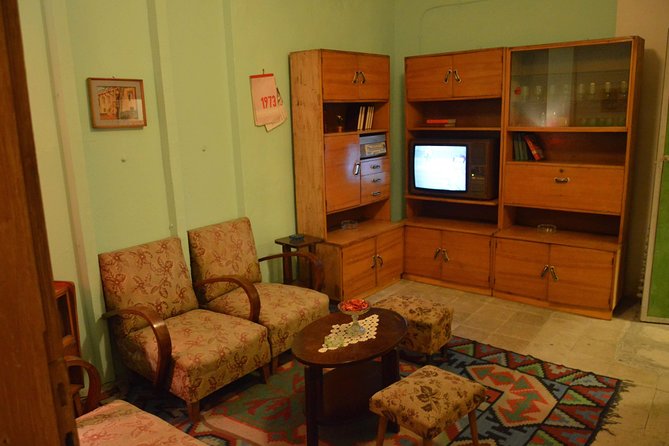Communist History Tour Tirana & Street Food - How the day runs in Tirana, from 9:30 am to a full plate at the end