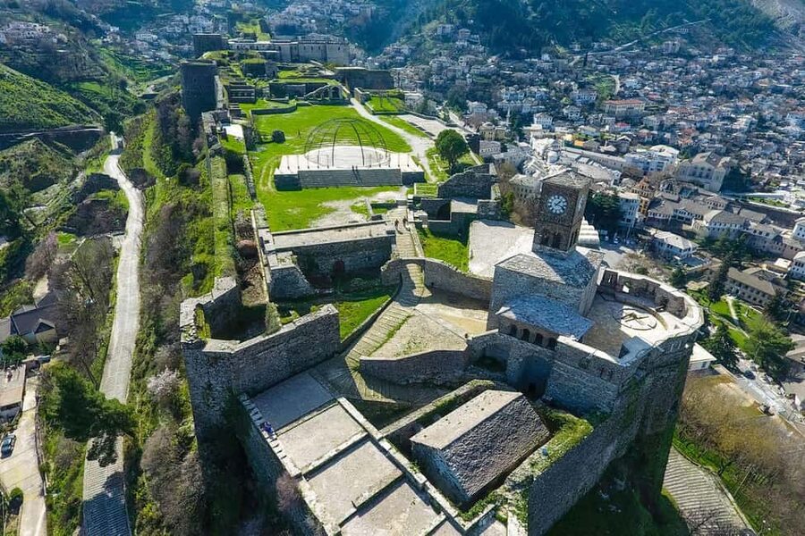 Day trip from Saranda : Blue Eye and Gjirokastra - Gjirokastër Castle and Bazaar time: where the town texture matters