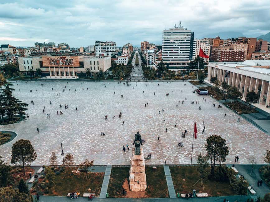 Guided tour in Tirana - discoveries, history, culture (in FRENCH) - Les mosquées et cathédrale: lire les religions dans la ville