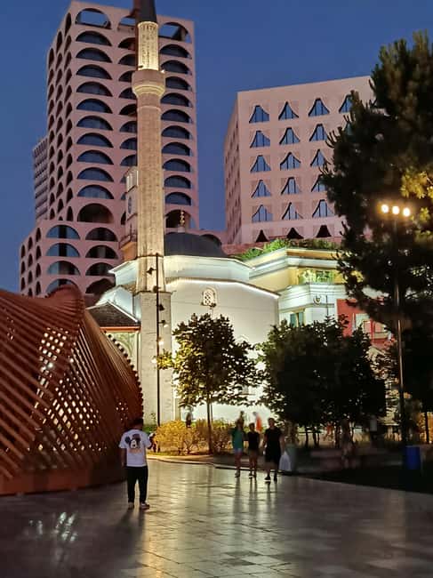 Guided tour in Tirana - discoveries, history, culture (in FRENCH) - Réserver ou passer son tour?