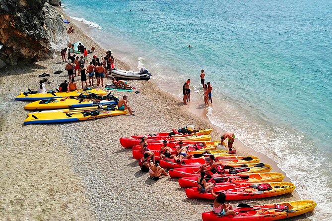 Kayak day in the coastline - Pirate Cave: when the coastline gets dramatic