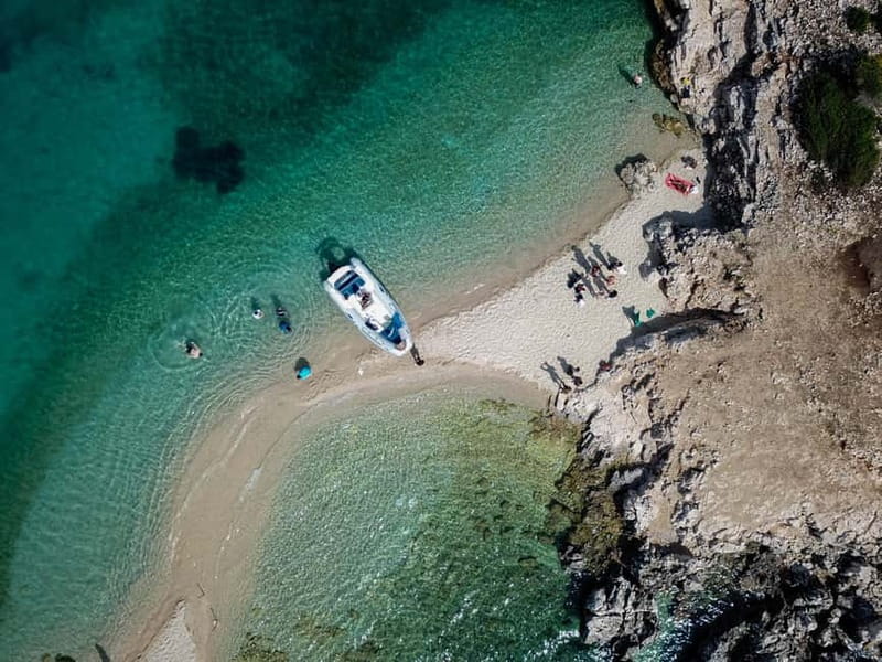 Ksamil: Boat Trip To 5-Islands Of Ksamil & Twin Islands - Entering the ride: Ksamili Escape and the 150hp speedboat start