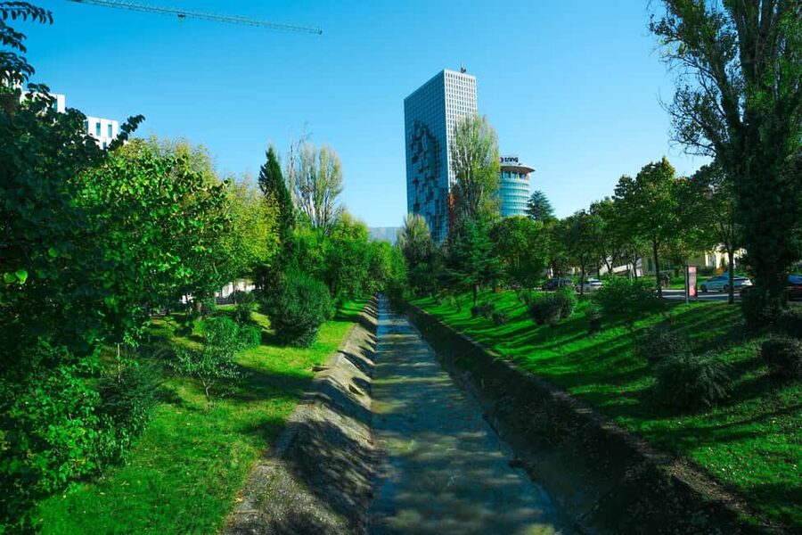 Personal photographer in Tirana (book a day in advance!) - The 1-hour plan, from meeting to photos you will actually use