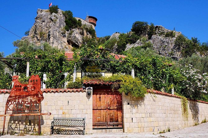 Petrele Castle tour - What you really see at Petrelë Castle: tower, Byzantines, and defense