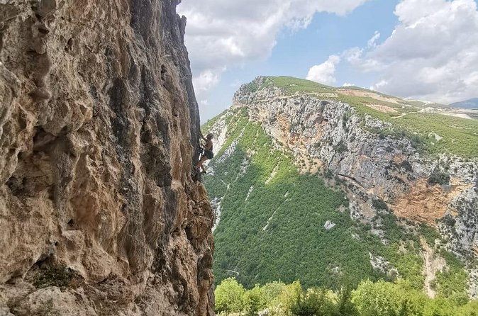 Private Climbing Belayer Experience - Lake Bovilla Start Point: what your half-day really feels like