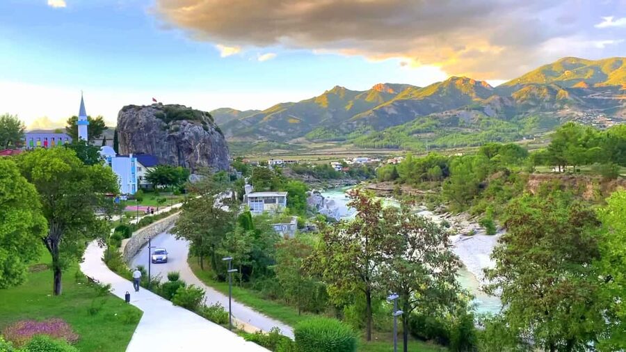 RED LINE: VIP daily tour with SUV: Vlore-Gjirokaster-Permet - Key highlights at a glance