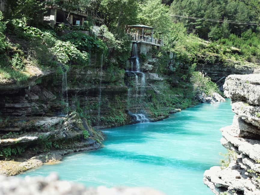 RED LINE: VIP daily tour with SUV: Vlore-Gjirokaster-Permet - Këlcyrë coffee break near the Vjosa River waterfalls