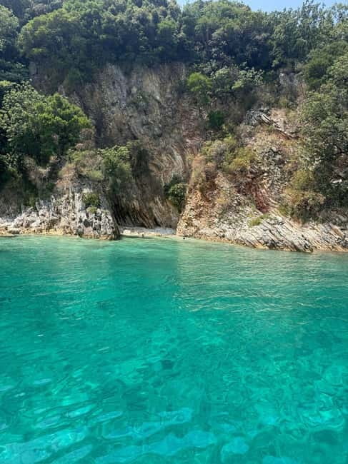 Saranda: Boat tour to 7 destinations end snorkeling - A Saranda boat day that balances swims and breathing room