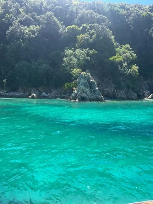 Saranda: Boat tour to 7 destinations end snorkeling - Meeting at Limani and getting comfortable on Cataleya
