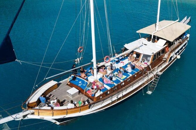 Saranda Prince Ennio-Daily Yacht Tour - Where You Meet Up in Sarandë (and Why It Helps)