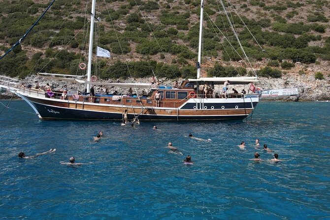 Saranda Prince Ennio-Daily Yacht Tour - Kakoma Beach Break: A Sheltered Bay for 20 to 30 Minutes