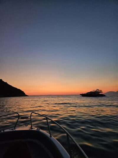 Sunset boat tour with local wine