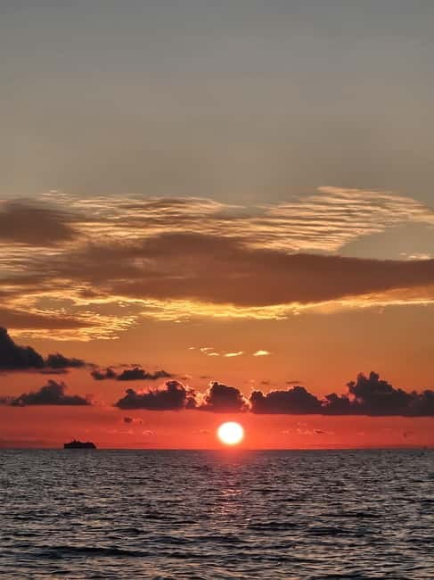 Sarandë: Sunset boat tour with local wine - The sunset hour in Sarandë: where the vibe really lands