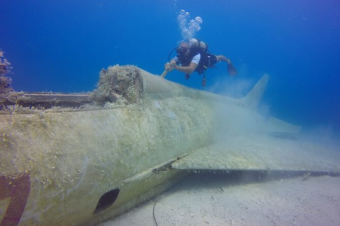 Scuba Diving in MIG-21 wreck - Equipment and safety talks: included, and that saves real stress