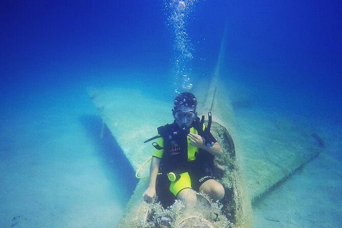Scuba Diving in MIG-21 wreck - Aircraft cockpit realities: angles, waves, and how to stay safe