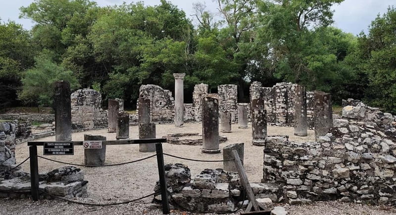 Tirana to Butrint&Blue Eye: Private day trip - Your driver does more than drive