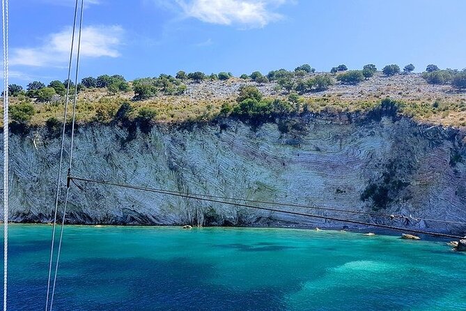 Visit Kroreza Beach by Boat - Kakome Bay nearby: why the location matters