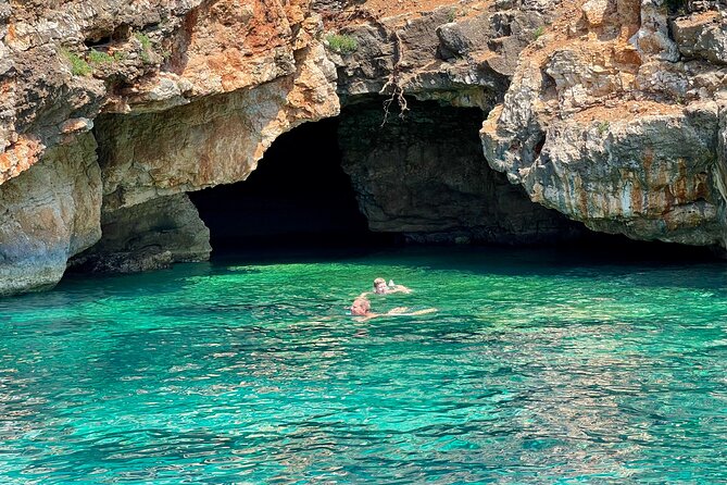 Vlore: Dafina Bay and Haxhi Ali Cave Private Speedboat Tour - Drinks included on a boat: small thing, big value