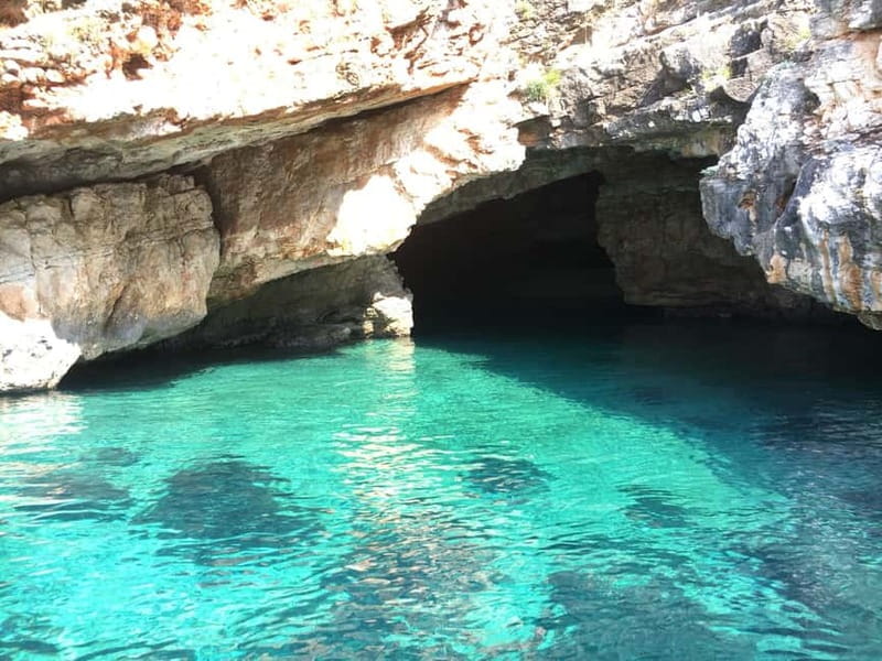 Vlorë: Speedboat Trip to Grama Bay w/ Snorkeling & Swimming - Drinks, snacks, and the guide-led story behind each stop